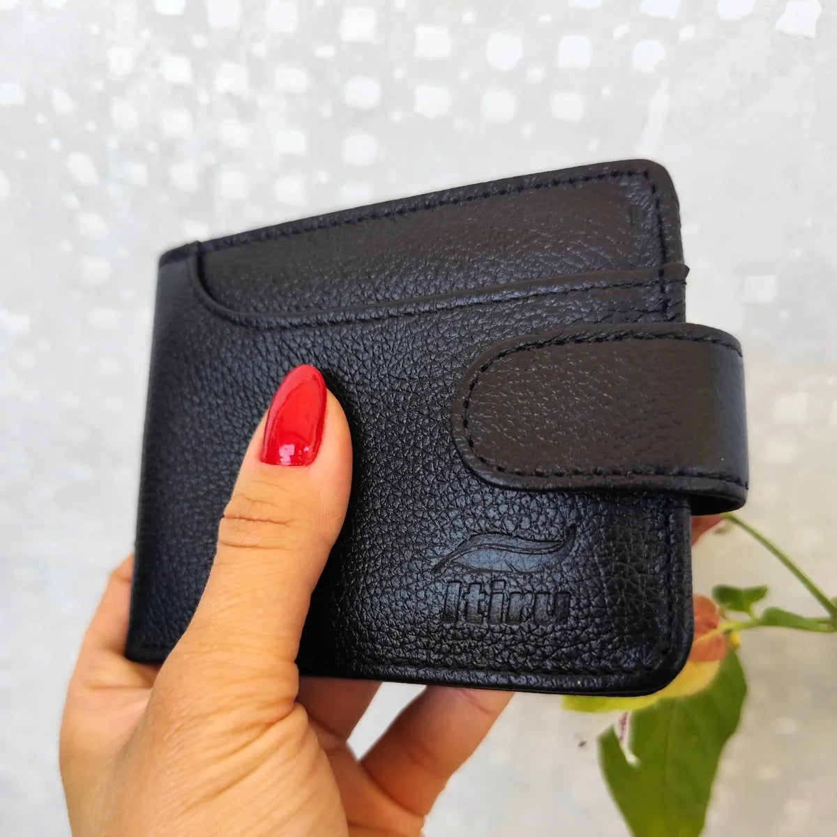 Carteira Masculina em Couro Legítimo – Design Clássico e Compacto