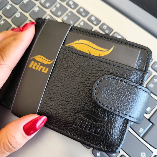 Carteira Masculina em Couro Legítimo – Design Clássico e Compacto