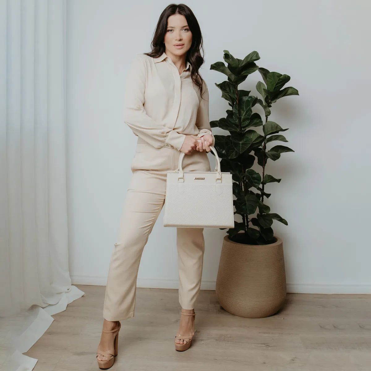 Kit Bolsa Feminina de Mão e Carteira – Couro Sintético Premium, Alça Transversal e Detalhes Dourados