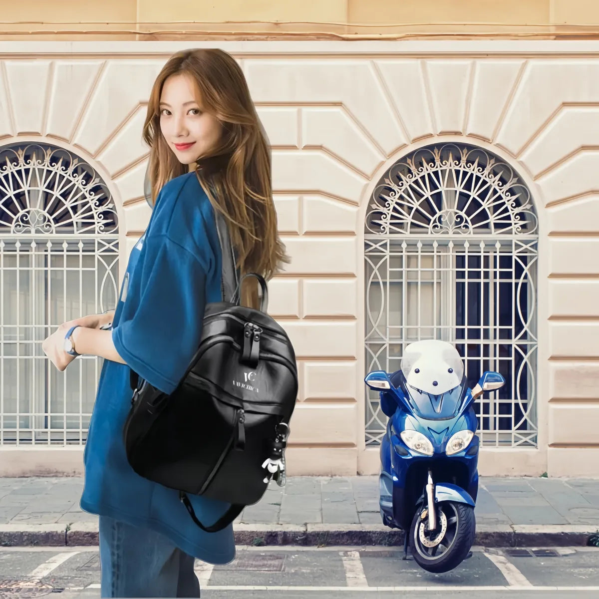 Mochila Feminina Vavichica Moderna, Espaçosa e Estilosa com Pingente de Urso